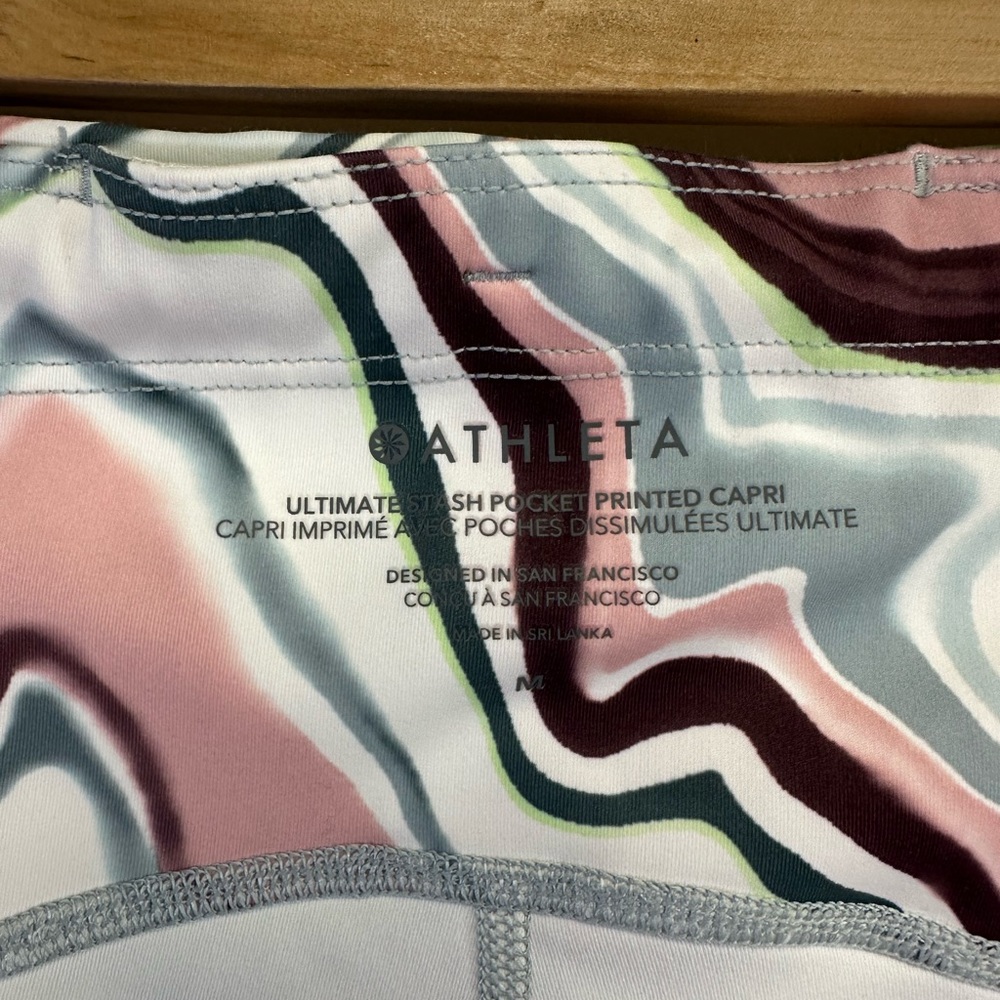 ATHLETA, Ultimate Stash Pocket Printed Capri, Marble Swirl, Size Medium - Picture 6 of 11